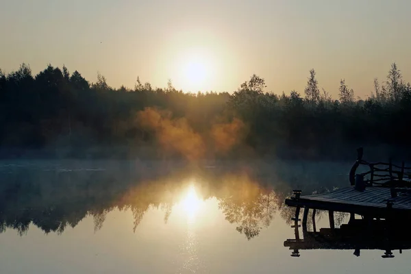 Früh Morgen Über Den See Leichter Nebel Und Erste Sonnenstrahlen — Stockfoto