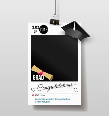 Gradlar için kapaklı çerçeve. Mezuniyet parti fotoğraf kabini sahne. Selfie için konsept. Photobooth vektör elemanı. Tebrikler grad alıntı. Vektör illüstrasyon. Beyaz arka planda yalıtılmış.
