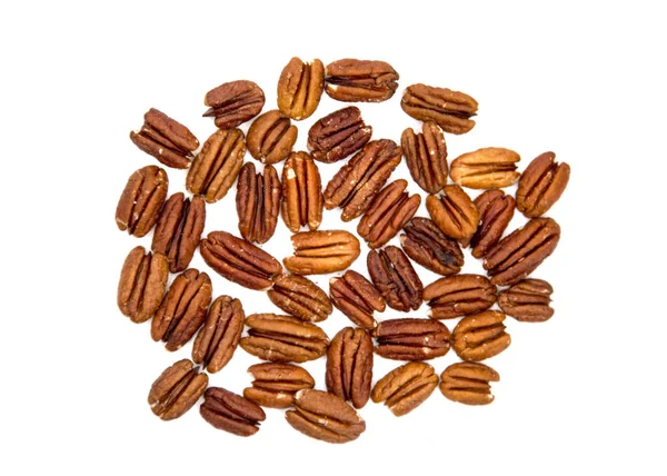 Ham doğal organik Pecans fındık dağınık izole üzerinde beyaz arka plan üst görüntülemek yaşam doğal ışık seçici odak için sağlıklı gıda