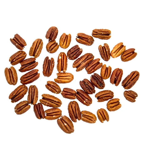 Ham doğal organik Pecans fındık dağınık izole üzerinde beyaz arka plan üst görüntülemek yaşam doğal ışık seçici odak için sağlıklı gıda