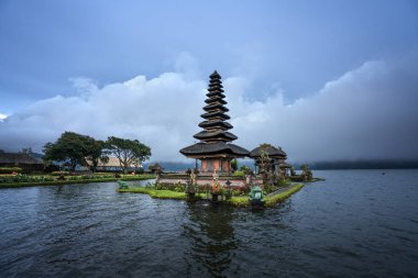 Ulun Tuna Beratan Tapınağı ve Beratan Gölü , Bali ,Indonesi