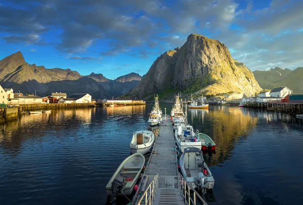 サンセット レーヌ ロフォーテン諸島 ノルウェー — ストック写真