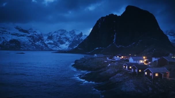 Ψαράς Χωριό Hamnoy Από Νύχτα Νησιά Lofoten Της Νορβηγίας — Αρχείο Βίντεο