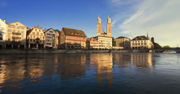 Zürichs Centrum Med Berömda Tvillingtorn Och Floden Limmat Schweiz — Stockvideo