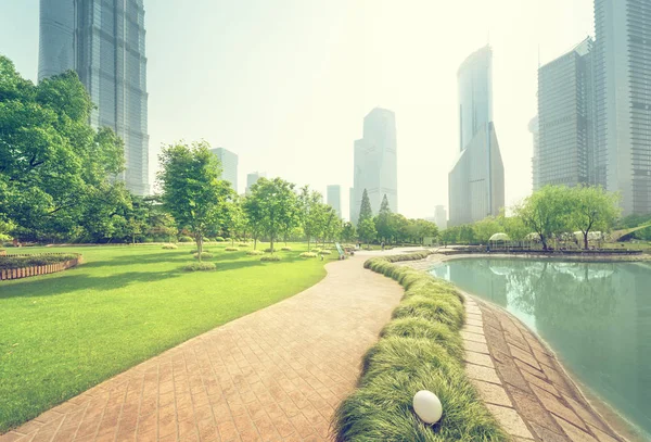 Park Lujiazui Finanční Centrum Šanghaj Čína — Stock fotografie