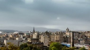 Hiper atlamalı, Calton Hill, İskoçya, İngiltere'den görüldüğü gibi Edinburgh manzarası