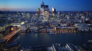 zaman atlamalı Londra günbatımı, görünüm üzerinde iş modern bölgesi, İngiltere