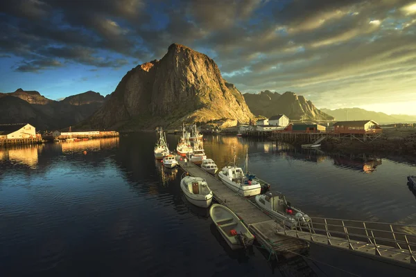 Naplemente Reine Norvégia Lofoten Szigetek — Stock Fotó