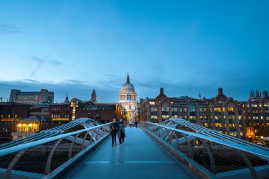 Millenium Bridge, St Paul's Katedrali, İngiltere ile