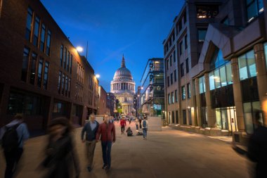 Millenium Bridge, St Paul's Katedrali, İngiltere ile