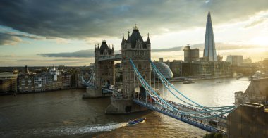 Londra 'daki kule köprüsü.