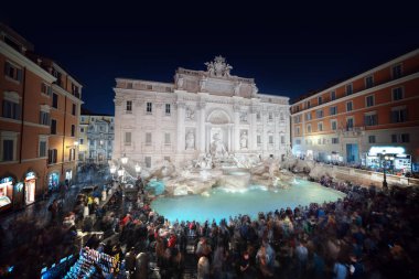 Roma 'daki Trevi Çeşmesi 