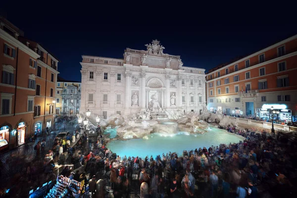 Roma 'daki Trevi Çeşmesi 