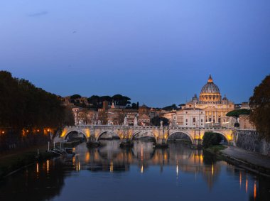 Gün doğumunda Aziz Peter Katedrali, Roma, İtalya
