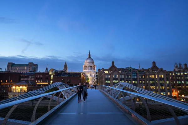 Millenium Bridge Med Paul Cathedral Storbritannien — Stockfoto