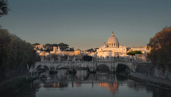 Tiber Bazilika Petra Vatikánu Čas Východu Slunce — Stock fotografie