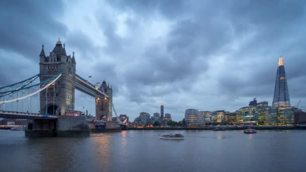 Časový skluz, Tower Bridge v Londýně při západu slunce — Stock video