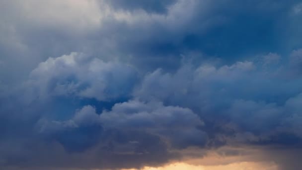 Lapso de tempo, nuvens escuras de tempestade — Vídeo de Stock