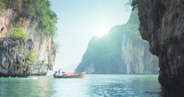 Длинная Лодка Небольшой Остров Кох Лао Ландинг Таиланд — стоковое видео