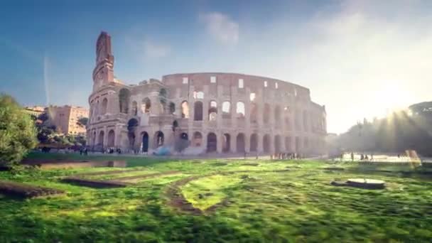 Hiper atlamalı, Colosseum ve Constantine arch gündoğumu adlı Roma, İtalya — Stok video