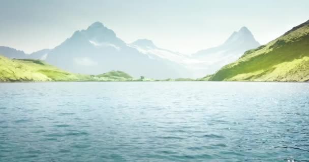 Schreckhorn en Wetterhorn van Bachalpsee Lake, Berner Oberland — Stockvideo