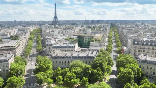 panoramatický výhled na Paříž, Champs Elysees a Eiffelovu věž