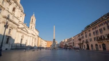 Hiper hata. Piazza Navona, Roma. İtalya