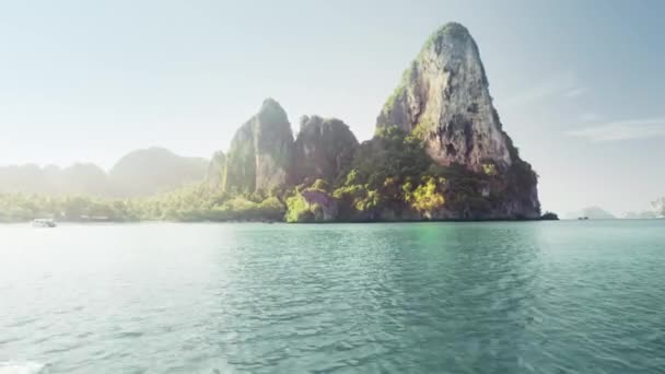 长尾船运动,栏杆海滩,甲米,泰国 — 图库视频影像