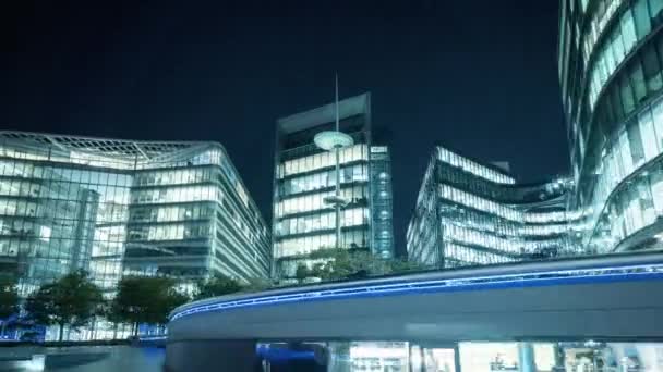 Noční hyper zanikla, kancelářská budova v Londýně, Velká Británie — Stock video