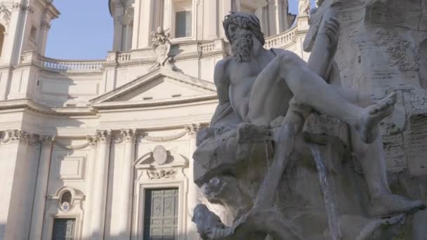 Zeus-statue in berninis brunnen von vier flüssen auf der piazza navona, rom — Stockvideo