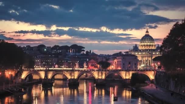 Hiper-lapso da Basílica de São Pedro, Ponte Sant Angelo, Vaticano, Roma, Itália — Vídeo de Stock