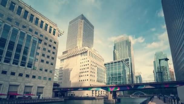 Современные здания Лондона, Кэнэри-Уорф, Великобритания — стоковое видео