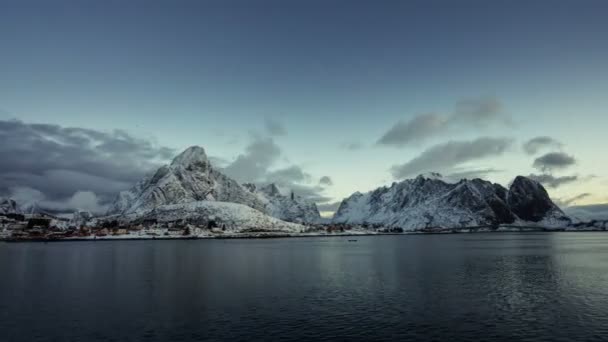 Amanecer en Reine Village, timelapse, Islas Lofoten, Noruega — Vídeos de Stock