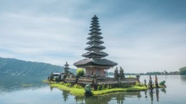 hiper lapse Ulun Tuna Beratan Tapınağı ve Beratan Gölü , Bali
