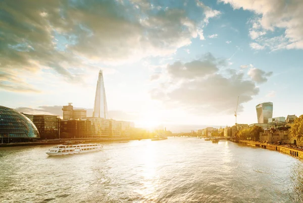 Solnedgång från Tower Bridge, London, Uk — Stockfoto