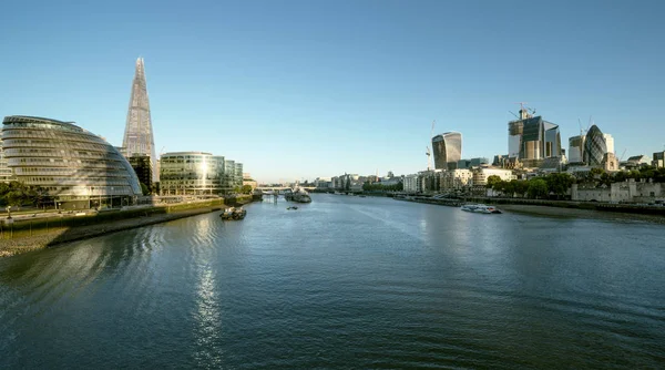 Morgon i London, River Thames från Tower Bridge, Storbritannien — Stockfoto