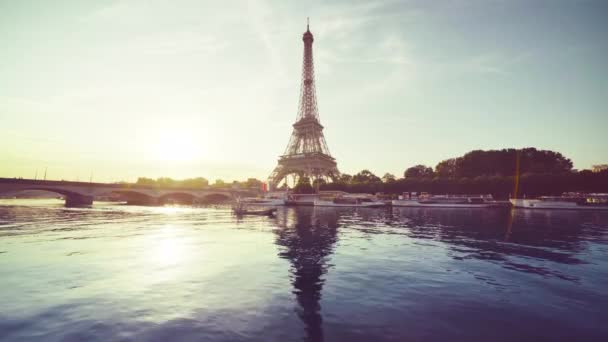 Torre Eiffel y mañana soleada, París, Francia — Vídeos de Stock