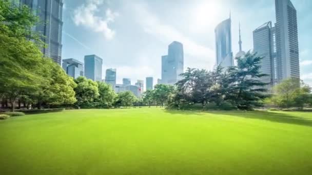 Parque en lujiazui centro financiero, Shanghai, China — Vídeos de Stock