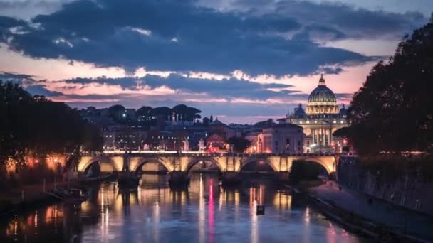 Hiper lapso de la Basílica de San Pedro, Puente de Sant Angelo, Vaticano, Roma, Italia — Vídeos de Stock