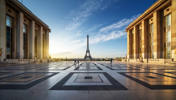 Early morning view of Eiffel Tower, Parijs, Frankrijk — Stockfoto