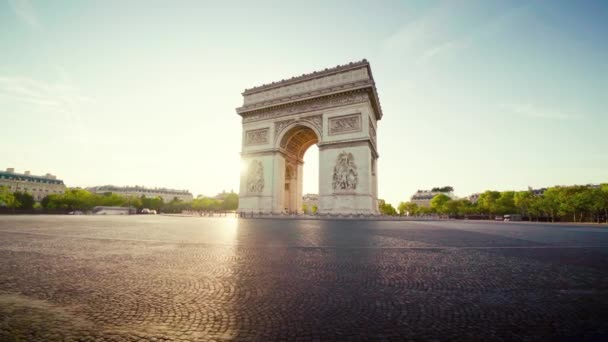 法国，巴黎，日出时的胜利拱门 — 图库视频影像