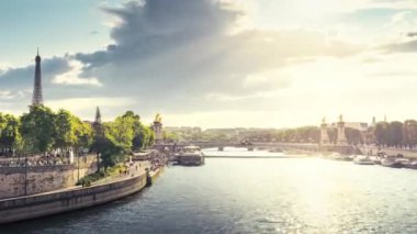 hyperlapse, Alexander III köprüsü ve Eyfel kulesi, Paris, Fransa