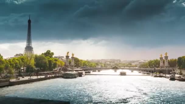 Hyperlapse, Puente Alejandro III y Torre Eiffel, París, Francia — Vídeos de Stock