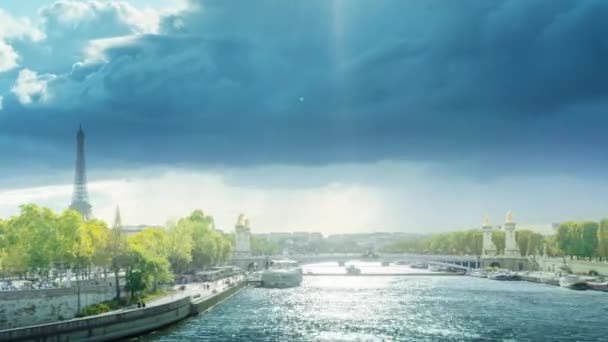 Гиперлапс, мост Александра III и Эйфелева башня, Париж, Франция — стоковое видео