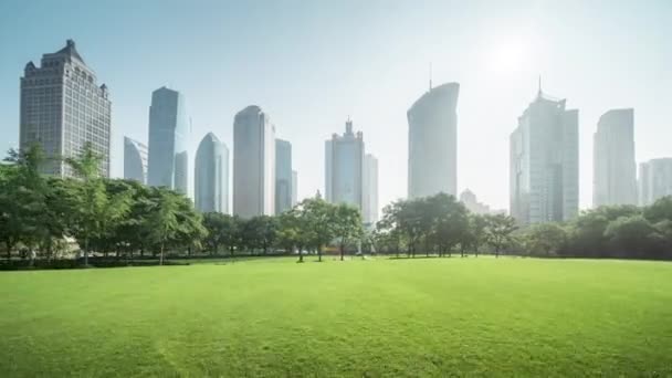 Park i Lujiazui finanscentrum, Shanghai, Kina — Stockvideo