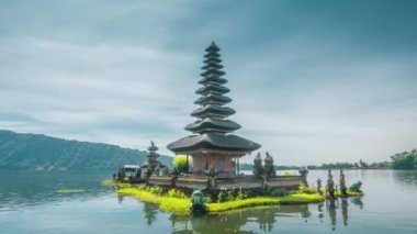 hiper lapse Ulun Tuna Beratan Tapınağı ve Beratan Gölü , Bali
