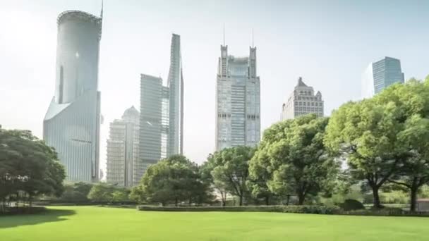 Park w centrum handlowym Lujiazui, Szanghaj, Chiny — Wideo stockowe