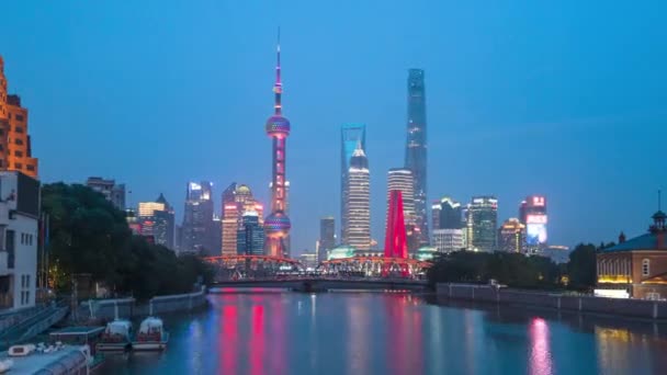 Проміжок часу захід сонця, Шанхай горизонт і міст Вайбайда, Китай — стокове відео