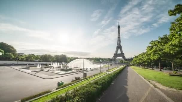 Hiper-lapso, nascer do sol da Torre Eiffel. Paris, França — Vídeo de Stock