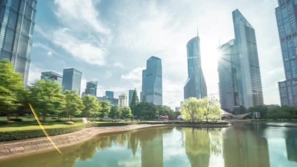 Park i Lujiazui finanscentrum, Shanghai, Kina — Stockvideo